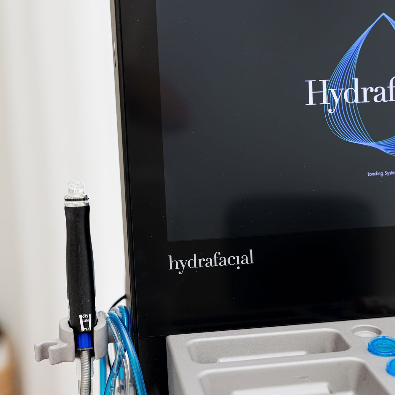 photo-appareil-hydrafacial-maison-beaute-julie